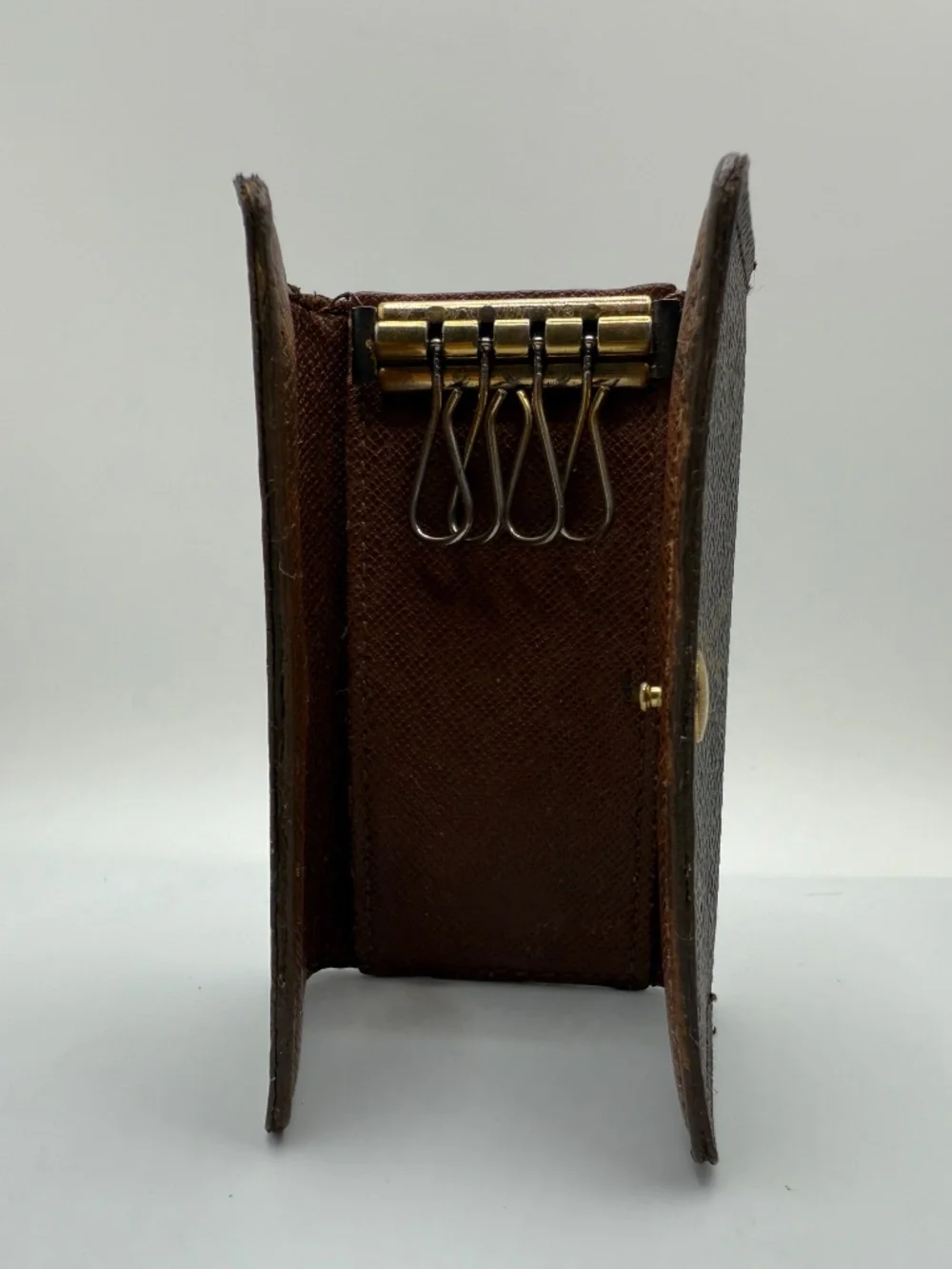 ATYPICAL LOUIS VUITTON MONOGRAM COATED CANVAS KEY CHAIN 4 HOOK HOLDER!